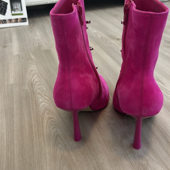 Pink Suede! Gianni Bini Ankle Boots - Picture 3 of 4